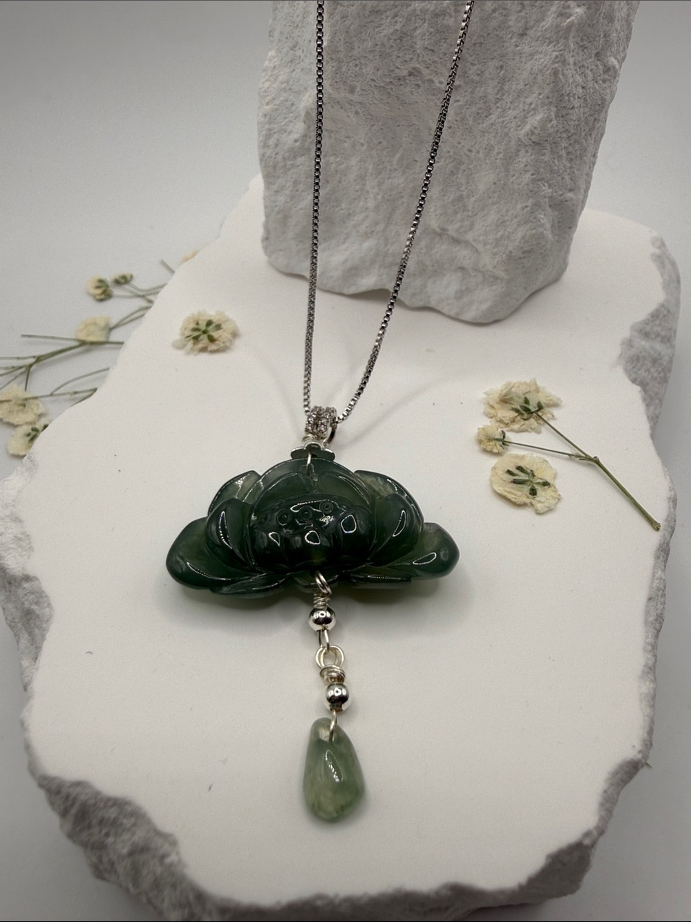Green Lotus Icy Jade Pendant Necklace - Elegant Women's Jewelry